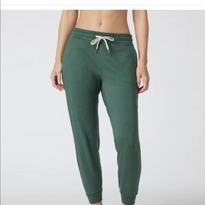 Vuori dreamknit performance joggers, size M